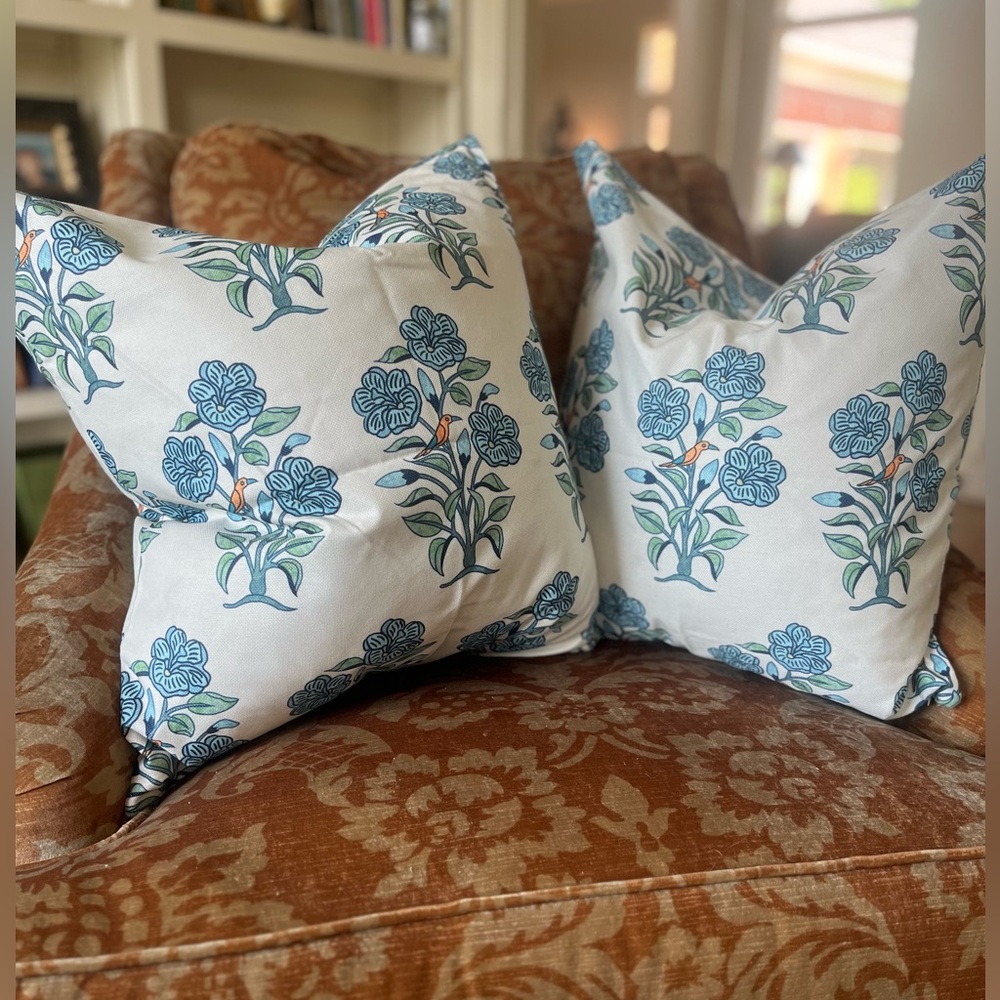 botanical accent pillow cover set 19”x19” NWOT